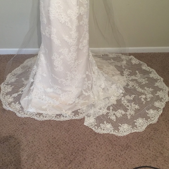 Wedding Dress - Picture 4 of 8